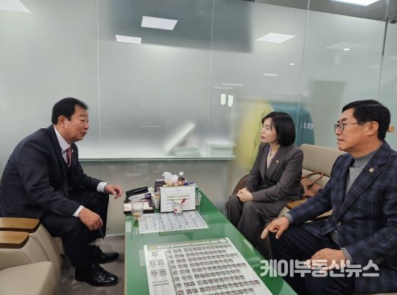 박명수 경기도의원, 임상오 안전행정위원장 만나 안성 ‘특별재난지역 지정’ 건의