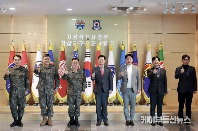 이상일 용인특례시장이 23일 지상작전사령부를 방문해 군장병에 대한 지원과 안보태세 확립에 대해 논의했다.