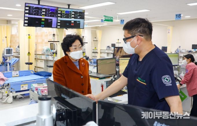 김경희 이천시장, 설 연휴 응급의료기관 방문 “의료진 격려”
