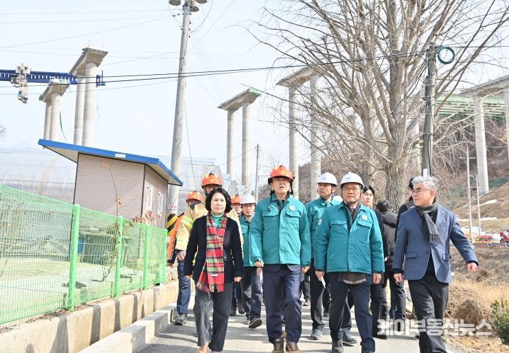 김태흠 충남도지사, 고속도 교량 붕괴 현장 찾아