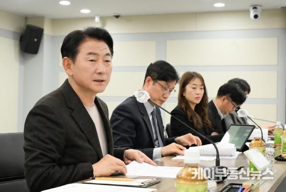 김동근 시장이 3월 25일 경기경제자유구역 추가지정 후보지 선정을 위한 공모 2차 현장심사에서 의정부시의 강점을 설명하고 있다.