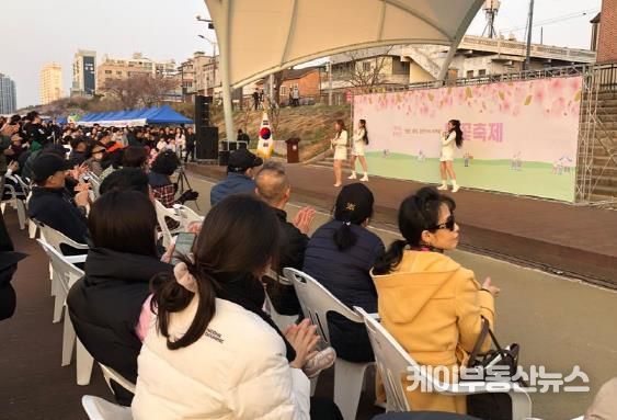평택시 ‘제1회 통복천 벚꽃축제’ 성황