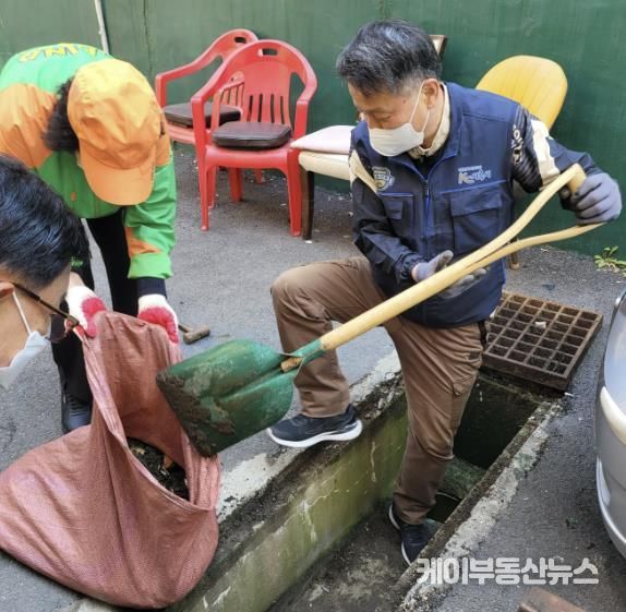시흥시 대야동, 민관 협력으로 빗물받이 70여 개 전수 점검