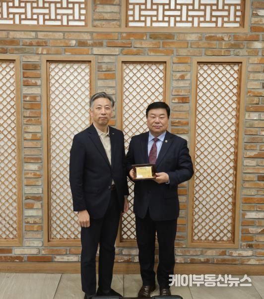 경기도의회 이병길 의원, 경기도한의사회로부터 감사패 수상