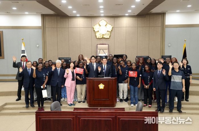 케냐메리힐 고등학생 수원특례시의회 견학