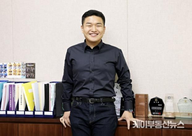 의왕시의회 한채훈 의원, 뉴욕 하이라인파크 보고 세계한상대회 참석차 출국