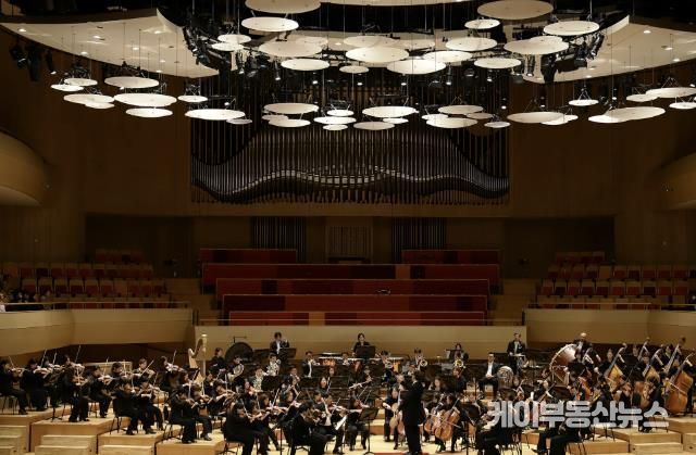 제326회 부천필 정기연주회 ‘교향악 축제 프리뷰’ 공연 모습