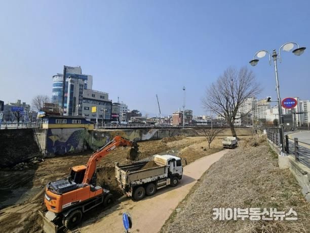 퇴적토 준설사업 전경(지방하천 양근천)