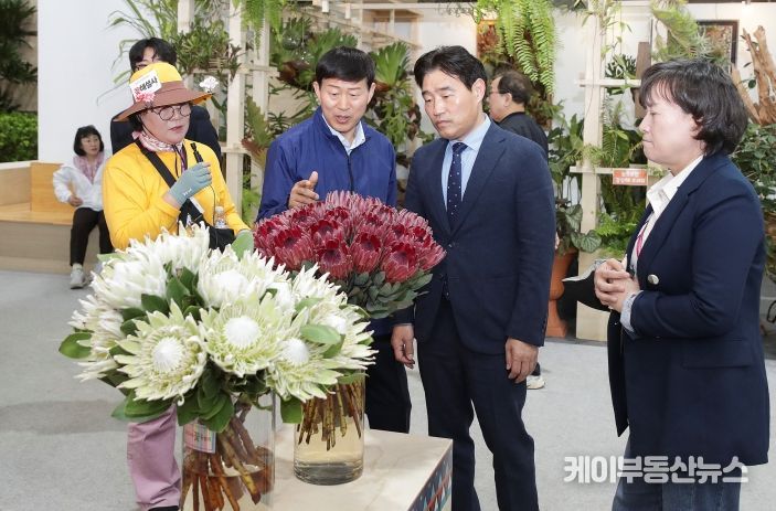 고양특례시의회 김운남 의장, 2025 고양국제꽃박람회 현장 방문…“시민과 함께 꽃피우는 고양의 미래”
