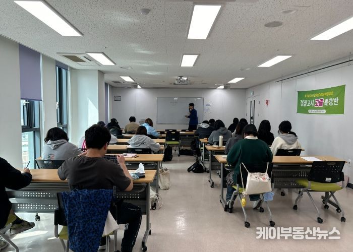 고등학교 검정고시 특강반 및 초등학교 검정고시 실전모의고사반 진행 사진