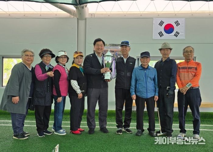 고준호 경기도의원, 도비 6.5억 확보로 만든 게이트볼장 개장 후 첫1등 기쁨 나눠