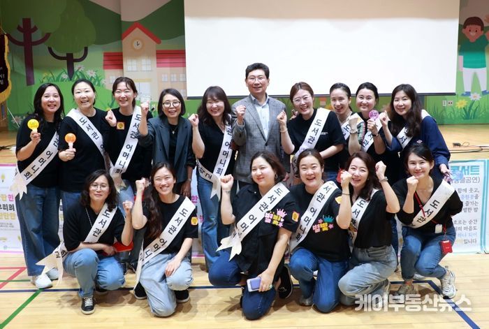 이상일 용인특례시장이 16일 용인한빛초등학교 별빛도서관 축제에 참석했다.