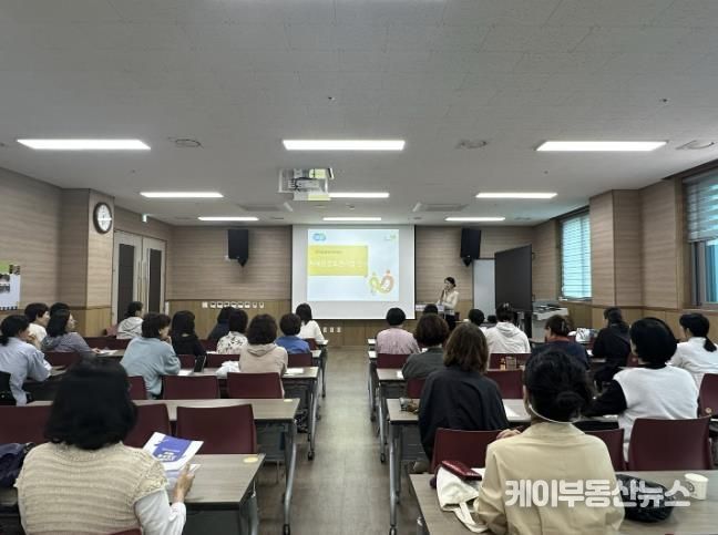 노인복지관 사회복지사 및 생활지원사 교육 사진