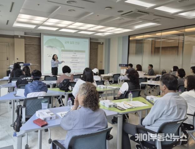 5월 27일 시흥시와 초록우산 경기남부가정위탁지원센터는 위탁부모를 대상으로 보수교육을 진행했다