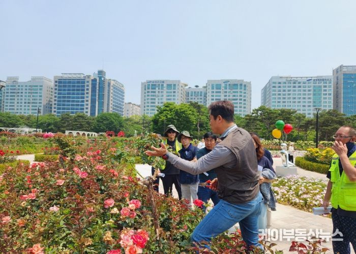 일산호수공원 장미원에서 실시한 ‘장미 유지관리 교육’