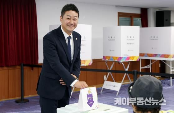 경기도의회 김진경 의장, 29일 21대 대통령 선거 사전투표 실시…의회사무처 직원 투표 참여 위한 공가 사용도 인정키로