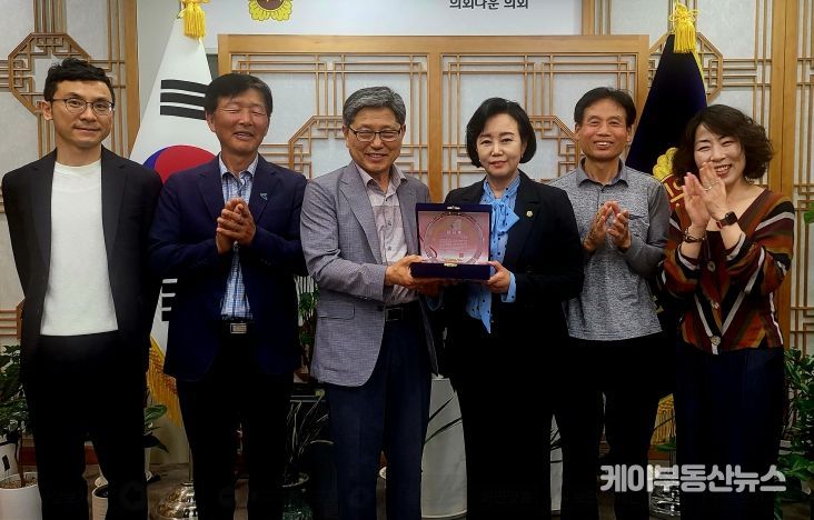 정윤경 부의장, “친환경 농축산물 학교급식 지속돼야...” 道친환경농업인연합회와 정담회 개최