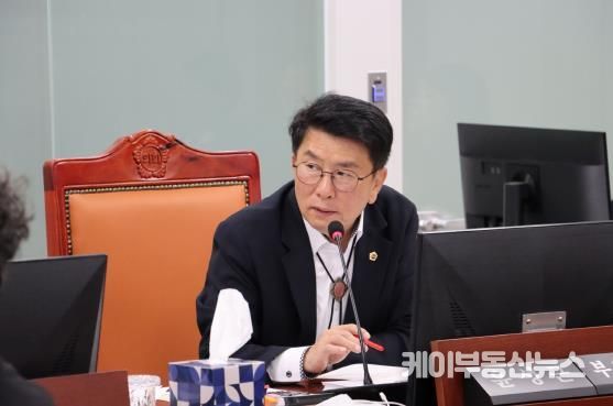 경기도의회 윤성근 의원, 소방산업 육성과 퇴직소방공무원 예우 방안 촉구