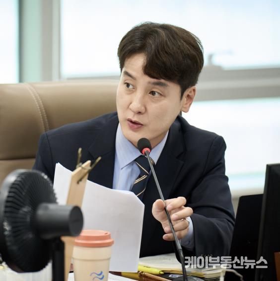 경기도의회 김일중 의원, 모듈러 교실 임대방식·교원연수 예산 축소 지적