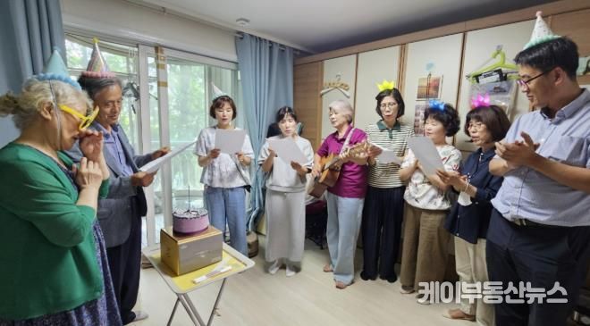 수원시 권선구 권선2동 지역사회보장협의체, 찾아가는 저소득 홀몸노인 생신축하 사업 추진