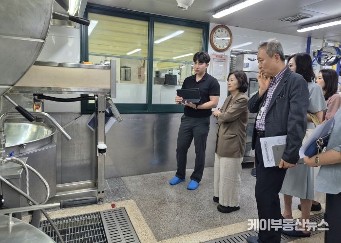 김영희 의원, 학교급식실 조리로봇 운영 현장 점검