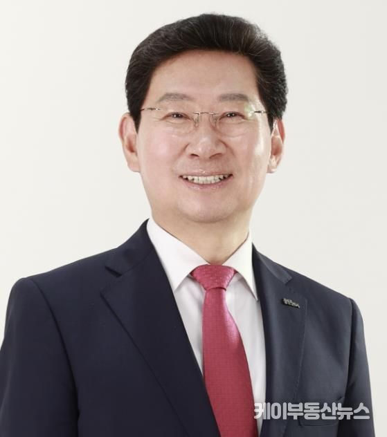 이상일 용인특례시장은 4일 도시재생 현장과 첨단기술 각축장인 IFA를 살펴보기 위해 독일 베를린으로 출국했다.
