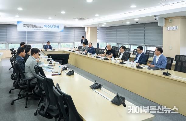 천안시는 지난 22일 시청 중회의실에서 ‘천안형 인공지능산업 육성 및 지원계획 수립 용역’ 착수보고회를 개최했다.