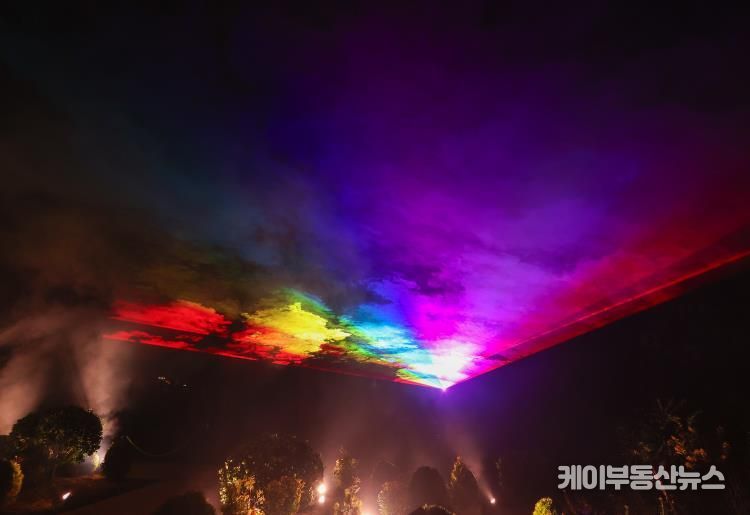 위로는 무지개, 아래로는 안개가 어우러진 무지개·밤이슬 구간 전경