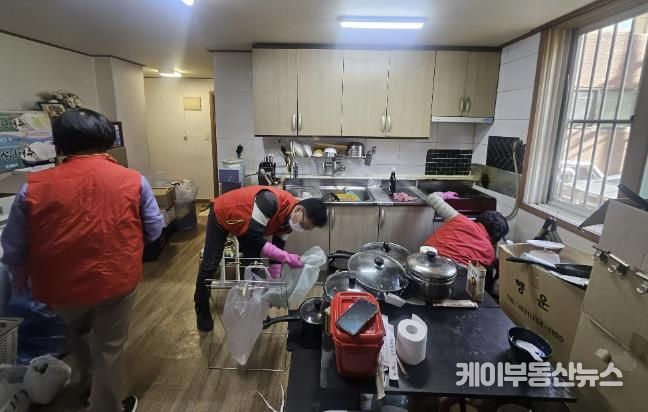 수원시 영통구 매탄1동 지역사회보장협의체 '우리동네 행복지킴이' 주거환경개선사업 진행