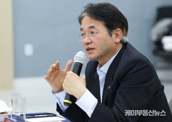 한국항공대·동국대 창업보육센터 입주기업 소통 간담회에서 발언 중인 이동환 고양특례시장