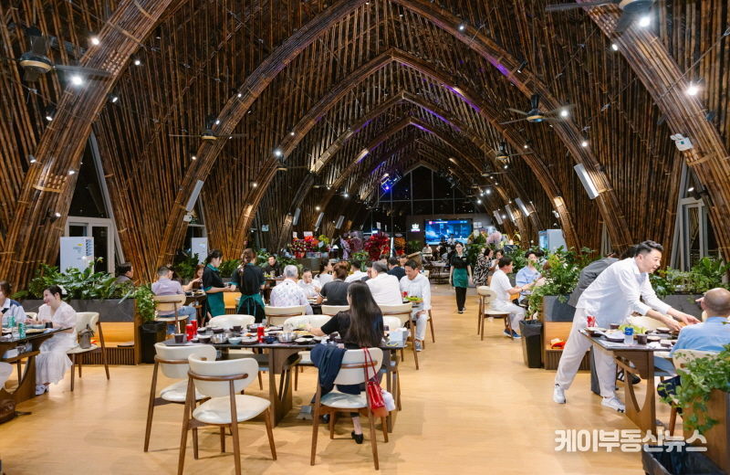 베트남 호이안 'Bamboo House 한국식당 & 뮤직 카페 라운지' 내부 전경