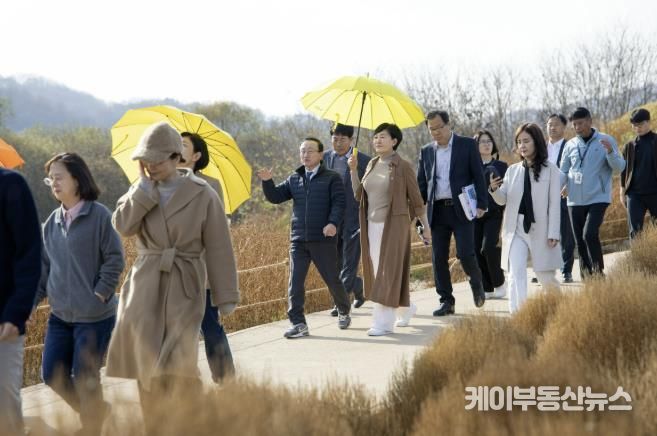 연천군, 경기도의회 의원 ‘임진강 댑싸리 정원’ 현지 확인