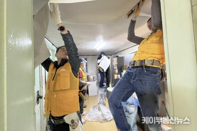 수정인테리어 기술전문학원, 수원시 장안구 조원1동 취약계층 위한 무료 도배 봉사