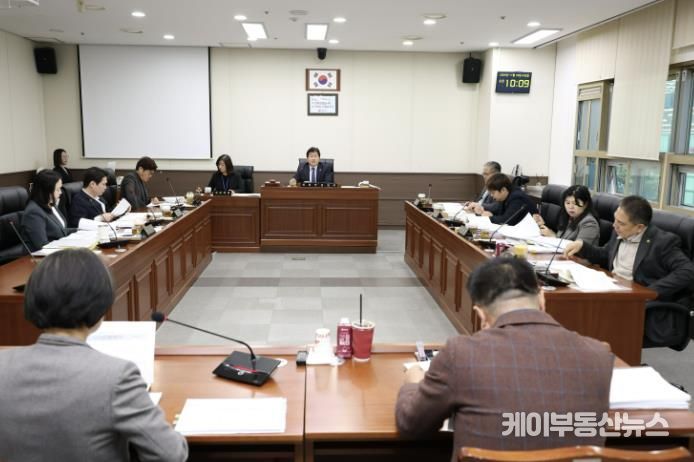 용인특례시의회 자치행정위원회, 행정사무감사 3일차-재무국 행정사무감사 실시