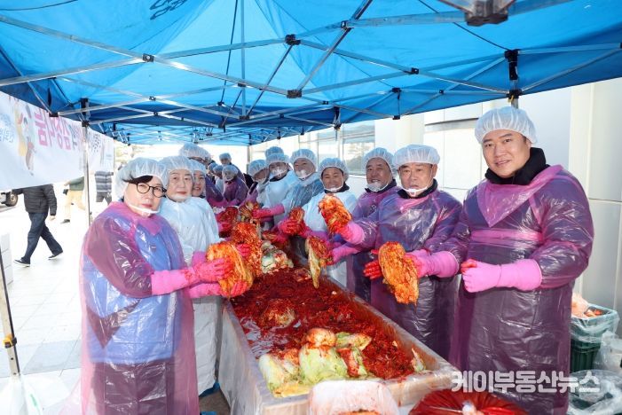 2025 수원특례시의회 사랑의 김장 나눔 행사 실시