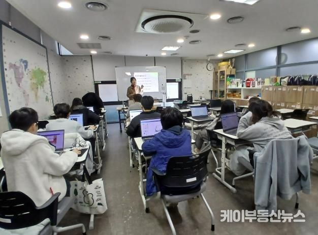 구리시청소년재단 청소년수련관, 'ᄒᆞᆫ글과 캔바로 만드는 나만의 프로필' 프로그램 성료