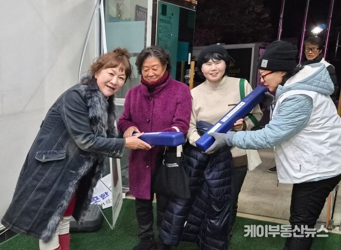 동두천시 생연1동 바르게살기운동위원회, 태극기 나눔 캠페인 전개