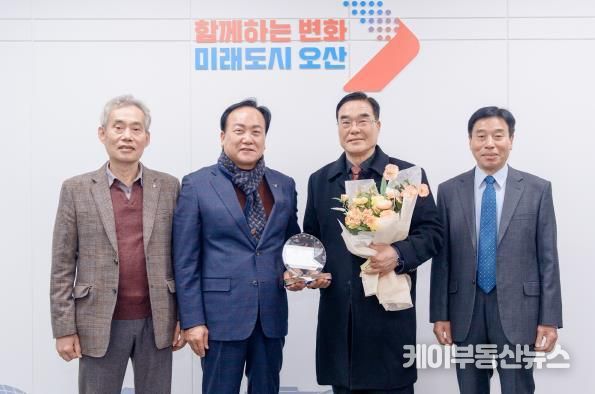 오산시, 대한노인회 오산시지회 신건호 회장 ‘1일 명예시장’ 위촉