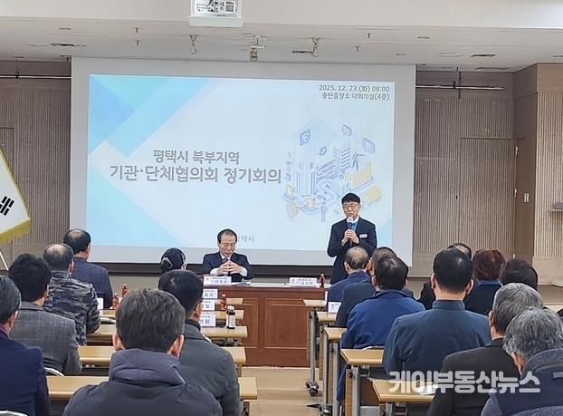 좌측부터 이정수 북부기관·단체협의회장, 송탄출장소장 김신회