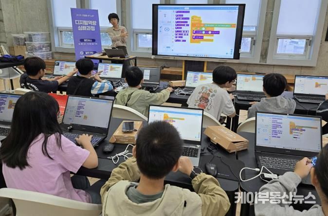 성남시청소년청년재단 은행유스센터, 메타버스부터 게임설계까지... 미래기술 교육 인기