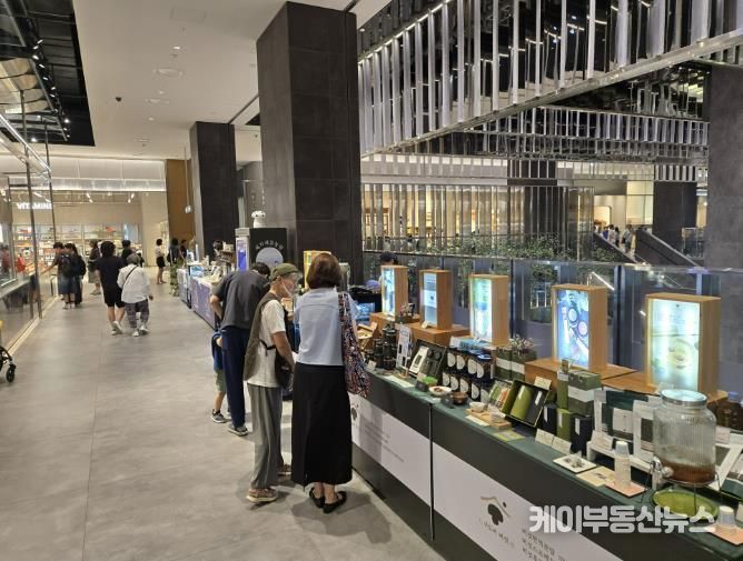 용인특례시 농산물종합가공지원센터는 지난해 센터 농식품 창업보육기업과 대형백화점을 연계한 팝업스토어 판매 지원사업을 진행했다.