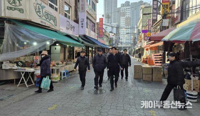 한상욱 처인구청장이 7일 용인중앙시장을 비롯해 지역내 기관과 단체를 방문해 현장의 목소리를 경청했다.