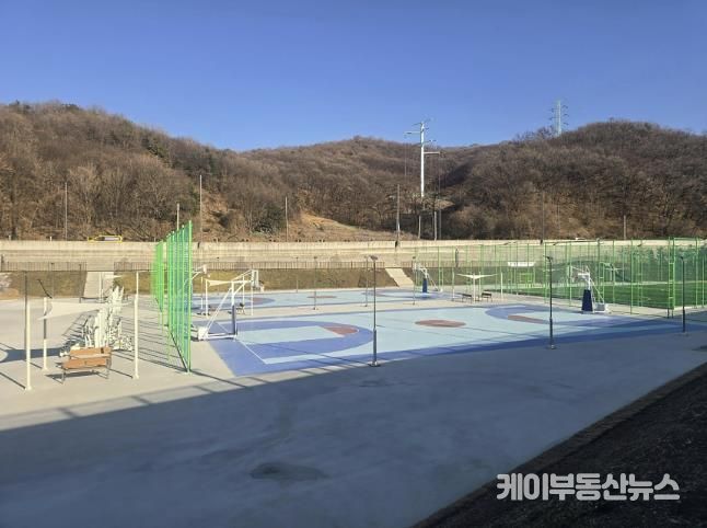 성남시 판교 대장저류지에 조성한 농구장