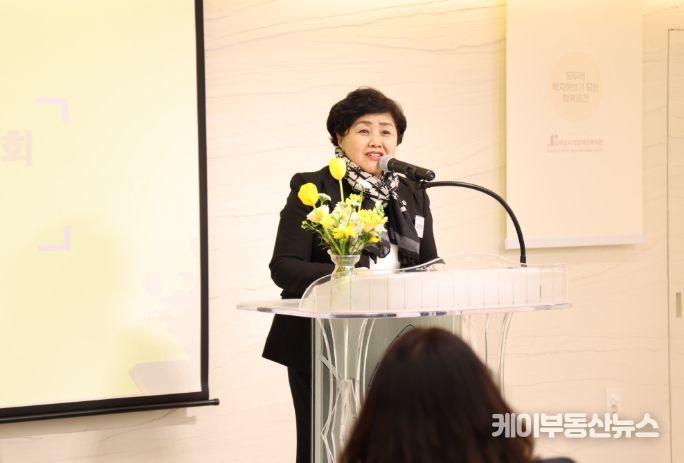 격려사 중인 김영옥 보건복지위원장