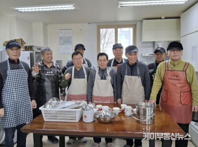 남성 어르신이 앞장서는 변화, 구리시 늘봄복지관 '설거지 봉사단' 출범