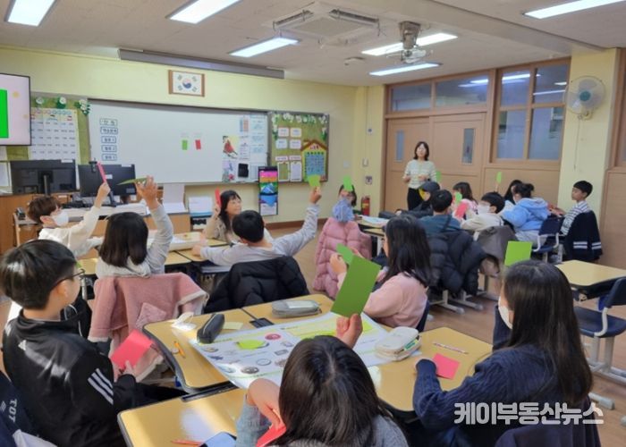초등 고학년을 대상으로 디지털 윤리교육이 진행되고 있다.
