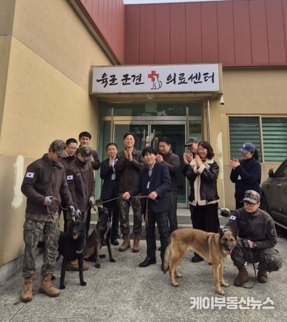 경기도가 지난 5일 육군 군견훈련소를 방문하여 은퇴군견 3마리를 인수하였다