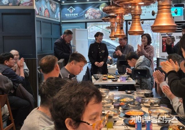 후원자 (왼쪽부터) 손기남 수석부회장, 최남경 점장, 김양원 신망애복지재단 대표, 조주현 신망애재활원장