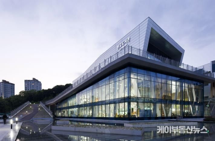 판교도서관-전경