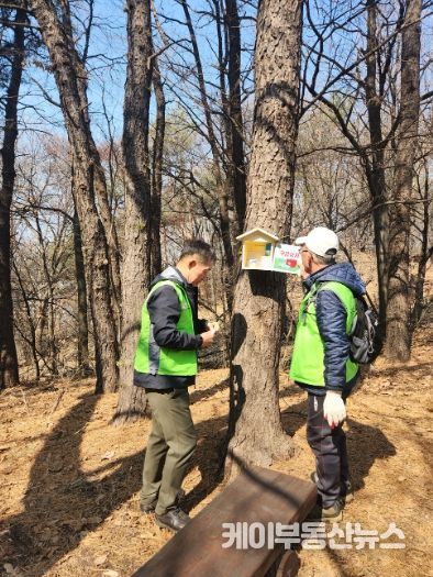 남양주시 다산2동 자원봉사단, 황금산 안전점검·환경정화 활동 전개